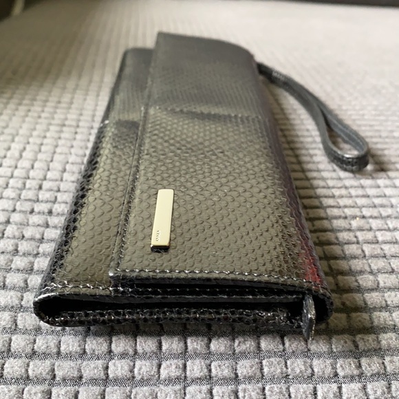 Gucci trifold lizard clutch. In black w/silver hardware/inside gg zip pocket. - Picture 6 of 6